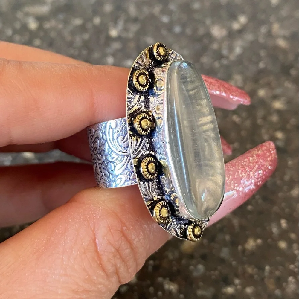 Clear “topaz” Two Toned Ring - Picture 3 of 13